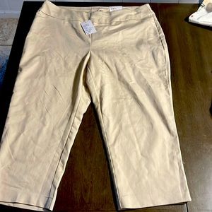 New with tags Croft and Barrow mid rise capri 16w